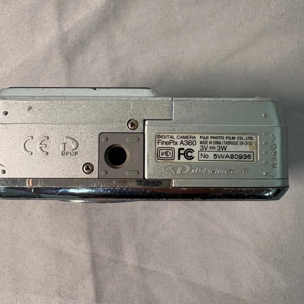 Fujifilm FinePix A360 Digital Camera 4.1MP Silver Blue Point and Shoot Untested